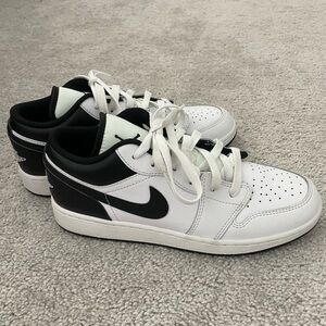 Nike Jordan Low-Top Sneakers